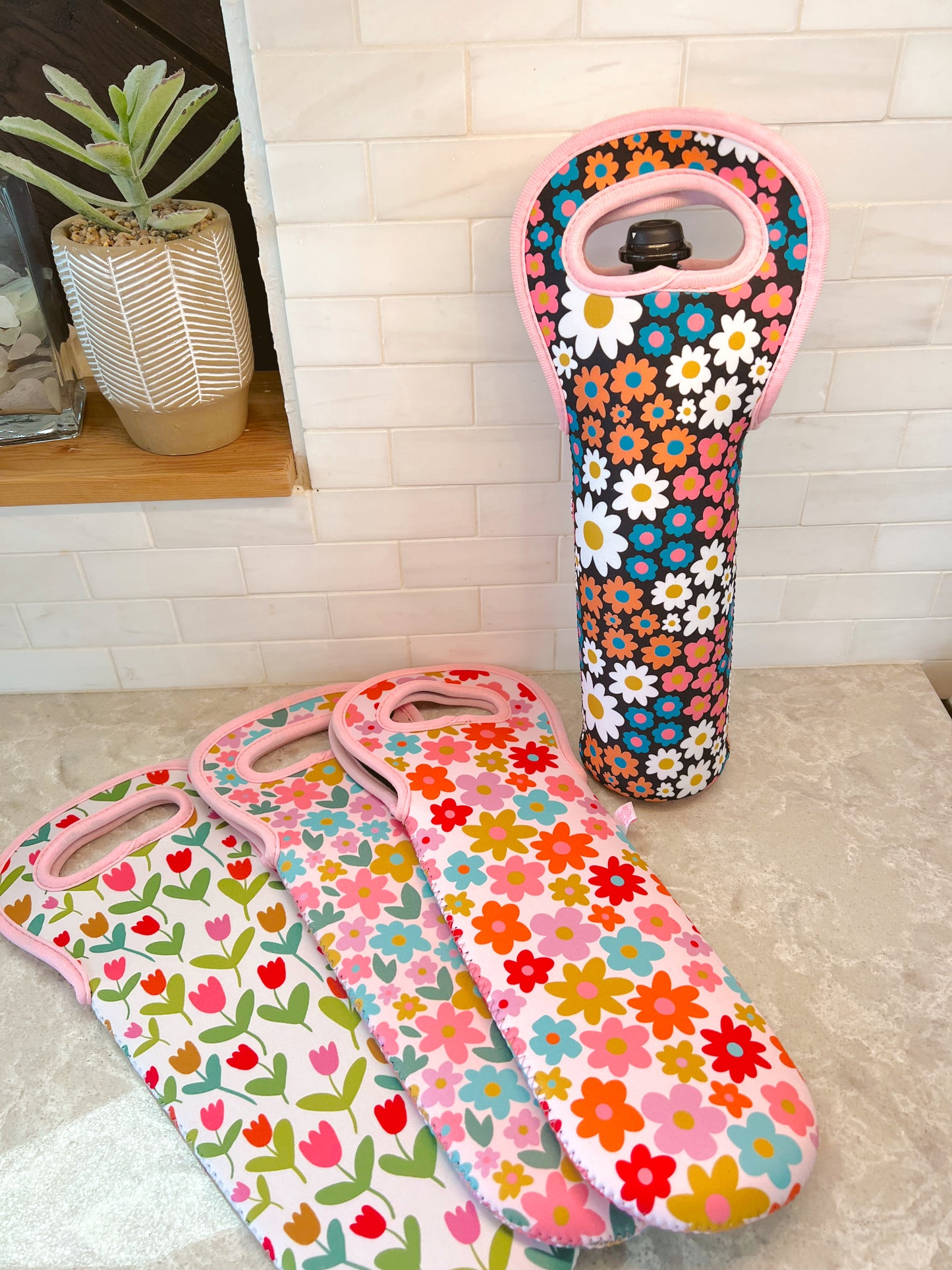 Insulated Wine Bag / Wine Gift Tote - Darling Daisy